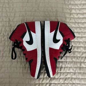 Nike Jordan 1s Mids Red/White/Black W7.5/6M/6Y